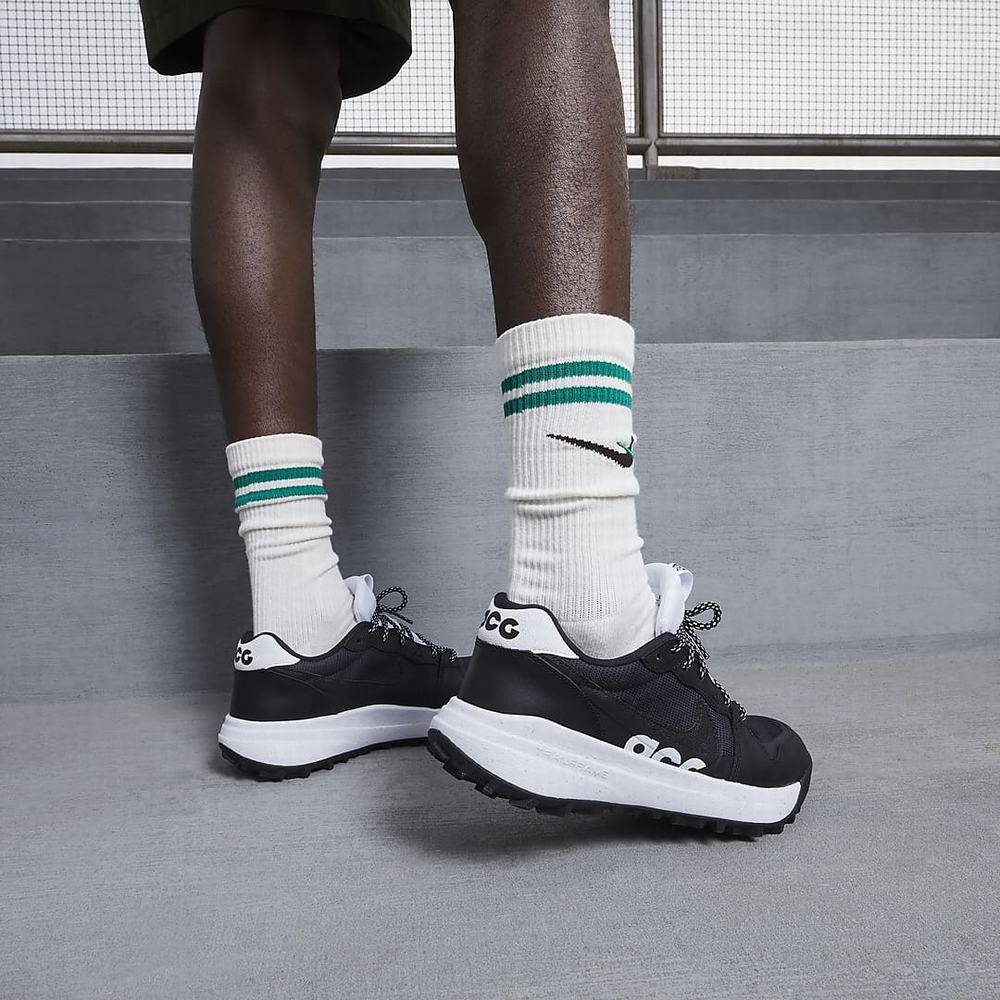 Nike ACG Lowcate Férfi Utcai Cipő Fekete Fehér | NI3720-Q59