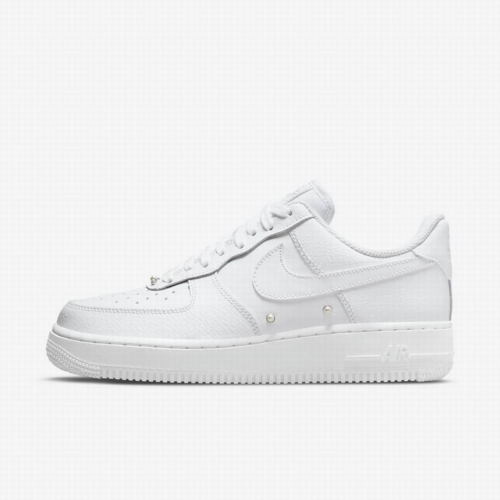 Nike Air Force 1 \'07 SE Női Utcai Cipő Fehér Metal Titán Fekete Fehér | NI5918-C05