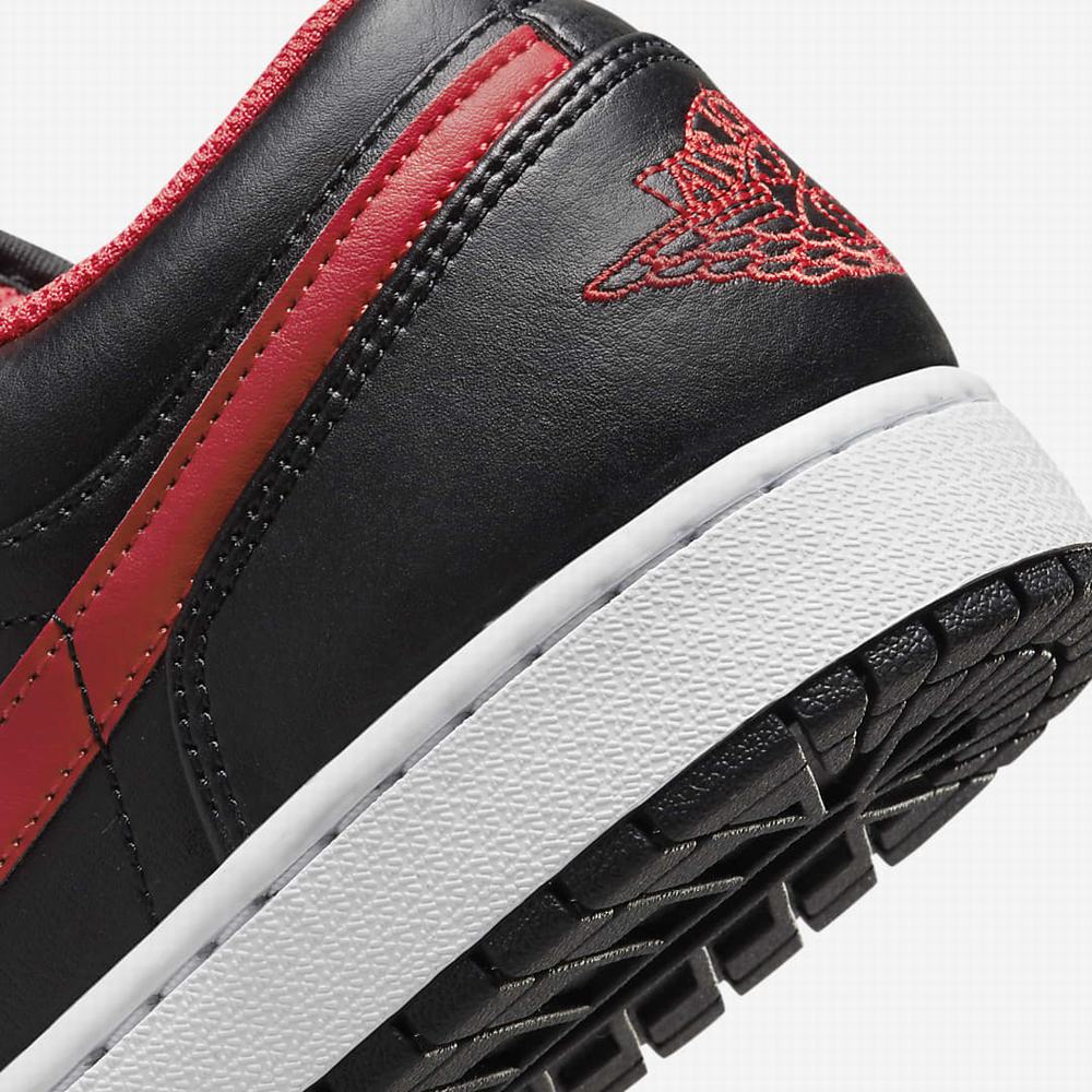 Nike Air Jordan 1 Low Férfi Utcai Cipő Fekete Fehér Piros | NI0832-A07