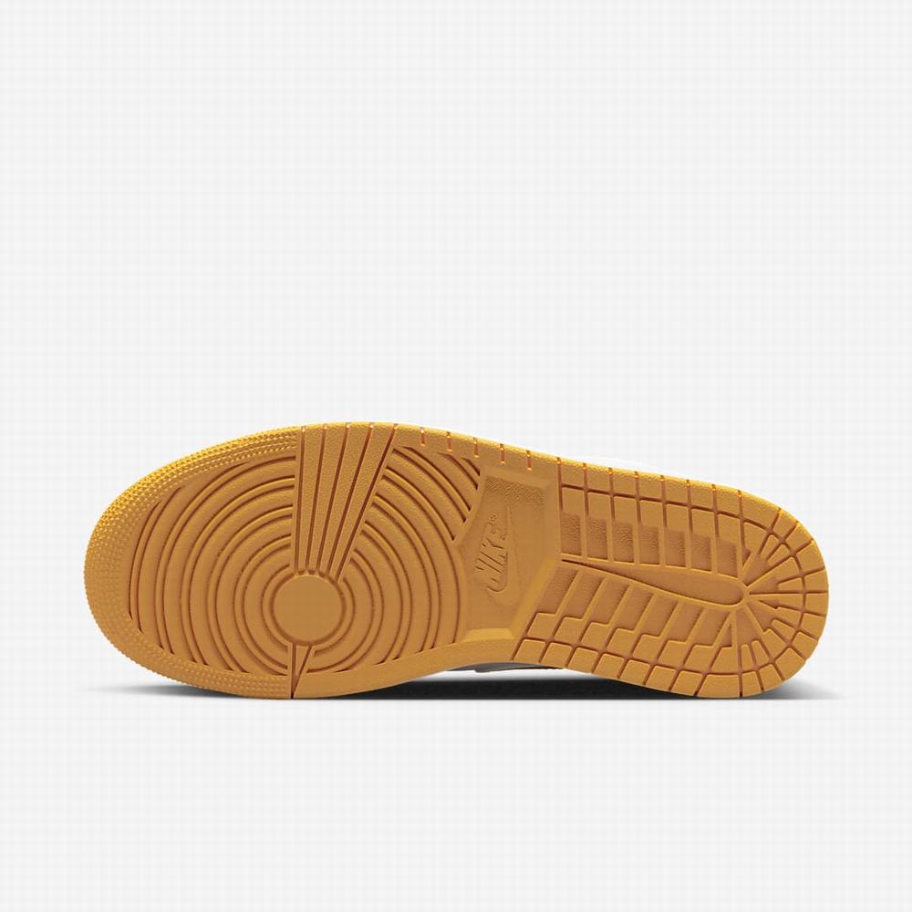 Nike Air Jordan 1 Low Férfi Utcai Cipő Fehér Fekete | NI7035-U21