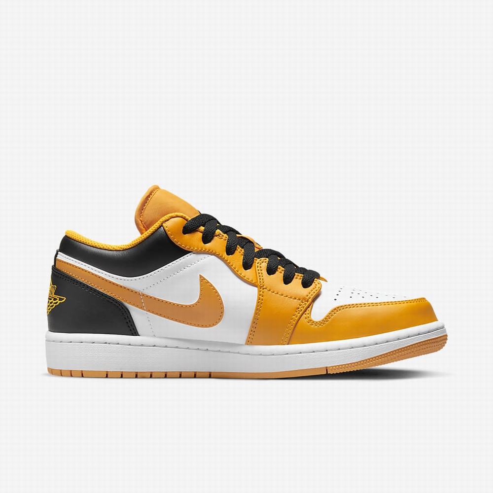 Nike Air Jordan 1 Low Férfi Utcai Cipő Fehér Fekete | NI7035-U21