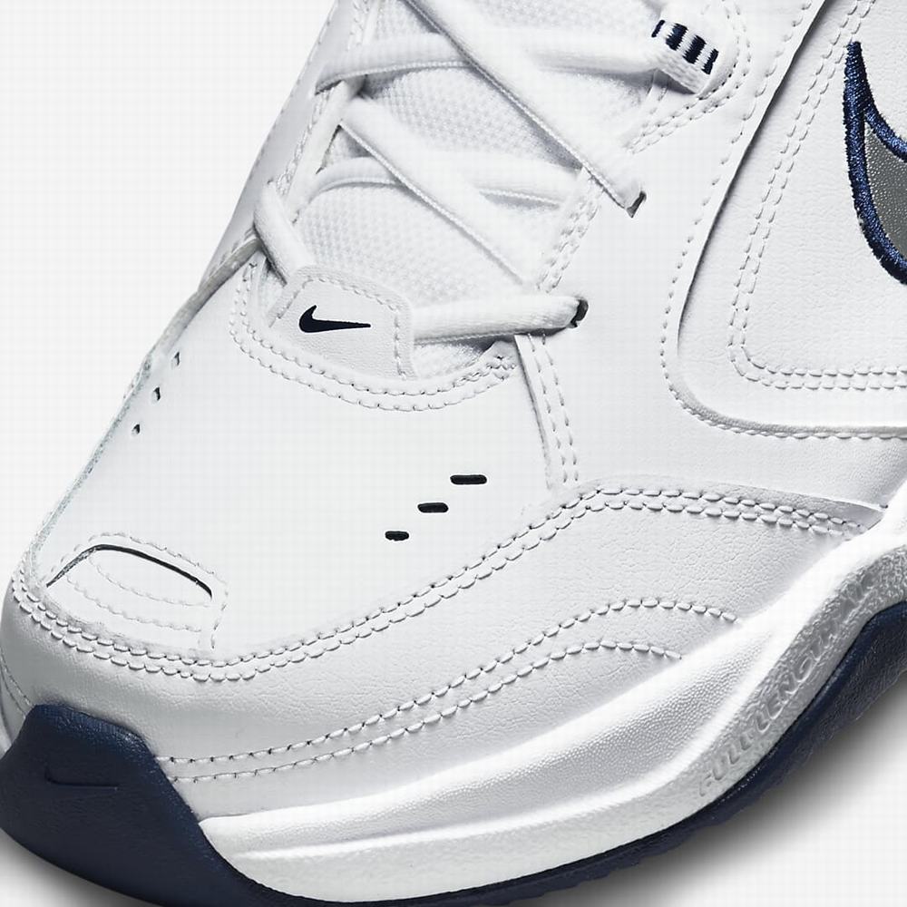 Nike Air Monarch IV (Extra Wide) Férfi Edzőcipő Fehér Sötétkék Fehér Metal Titán | NI2564-K78