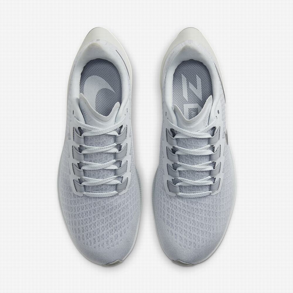 Nike Air Zoom Pegasus 37 Női Futócipő Platina Szürke Fehér Metal Titán | NI2836-G50