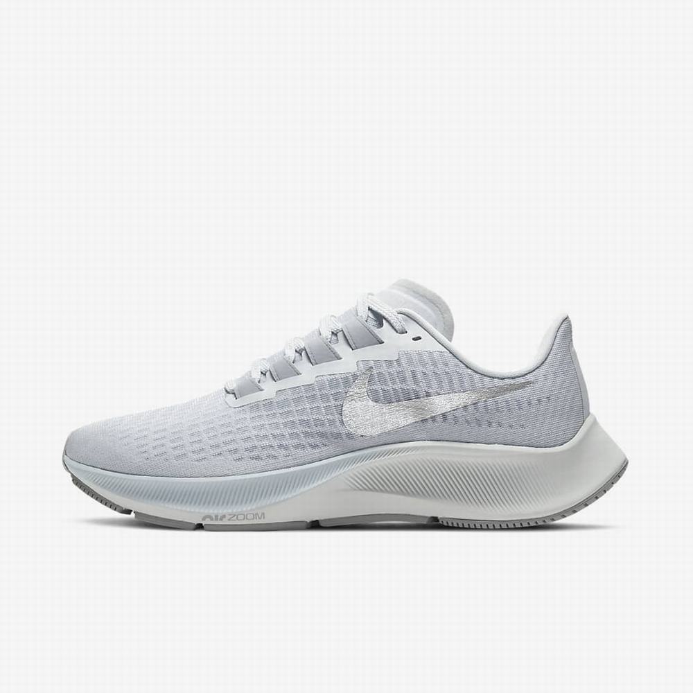 Nike Air Zoom Pegasus 37 Női Futócipő Platina Szürke Fehér Metal Titán | NI2836-G50
