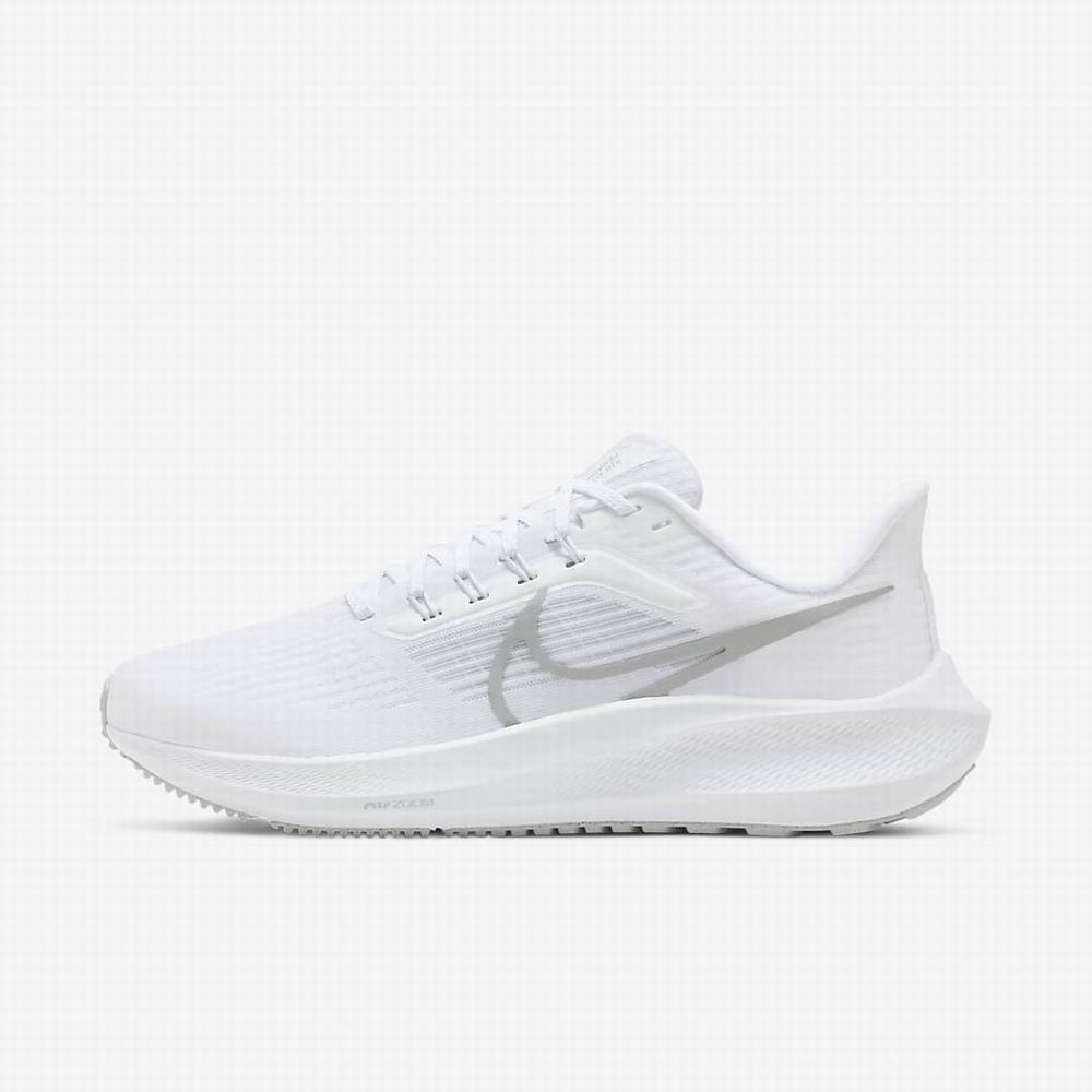 Nike Air Zoom Pegasus 39 Női Futócipő Fehér Platina Szürke Metal Titán | NI6947-D64