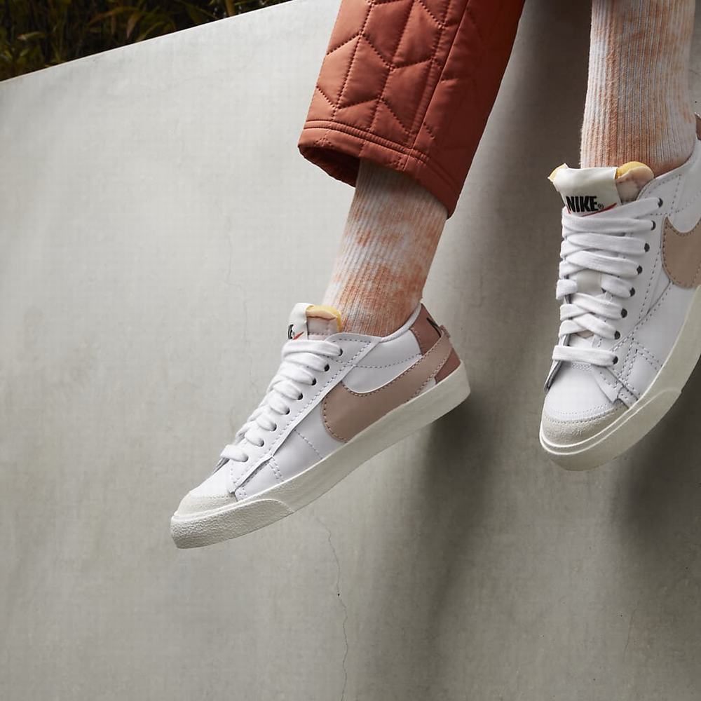 Nike Blazer Low '77 Jumbo Női Utcai Cipő Fehér Rózsaszín Fehér Rózsaszín | NI6037-K82