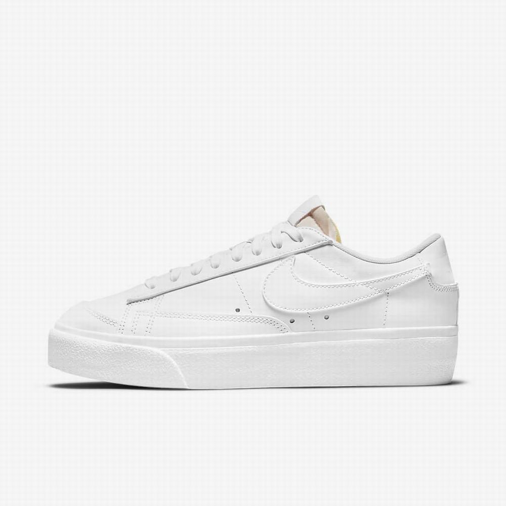 Nike Blazer Low Platform Női Utcai Cipő Fehér | NI3295-G80