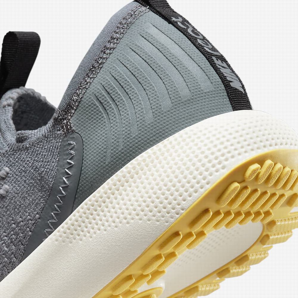 Nike Escape Run Flyknit Női Futócipő Szürke Szürke Fekete Metal Arany | NI5130-Z71