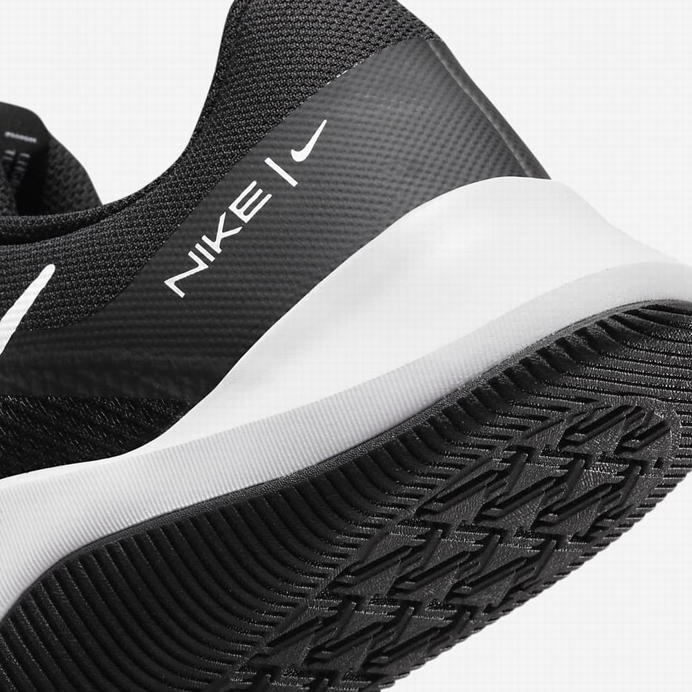 Nike MC Trainer 2 Men’s Férfi Edzőcipő Fekete Fehér | NI9204-V65