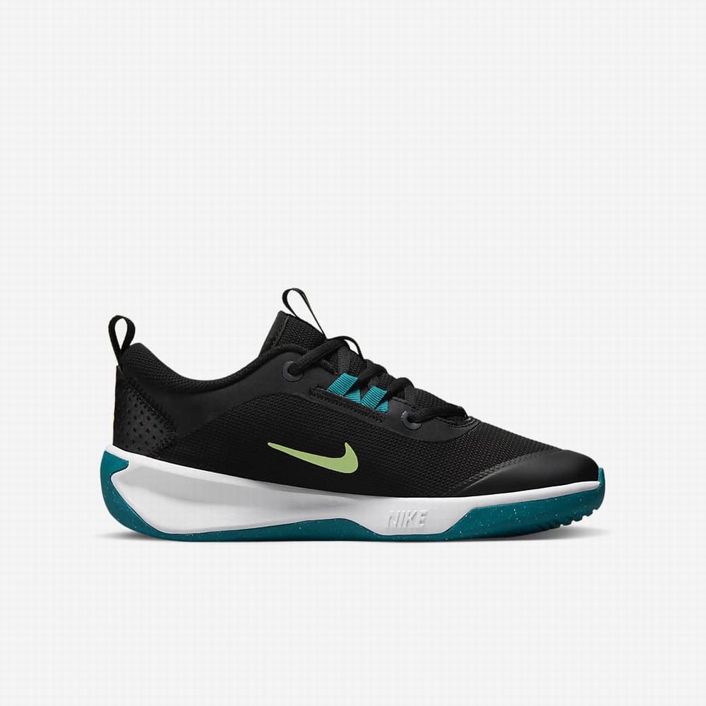 Nike Omni Multi-Court Gyerek Futócipő Fekete Fehér | NI4275-X56
