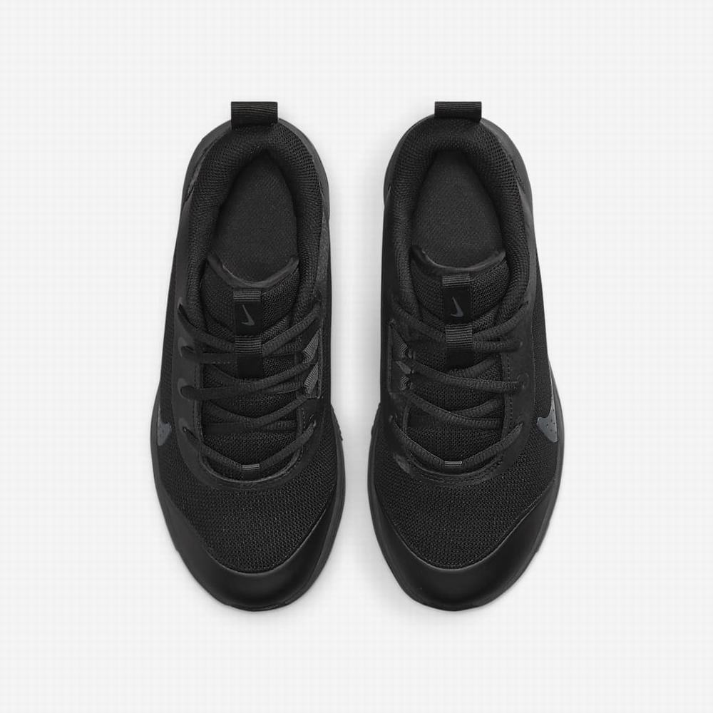 Nike Omni Multi-Court Gyerek Futócipő Fekete Sötétszürke | NI9810-C57