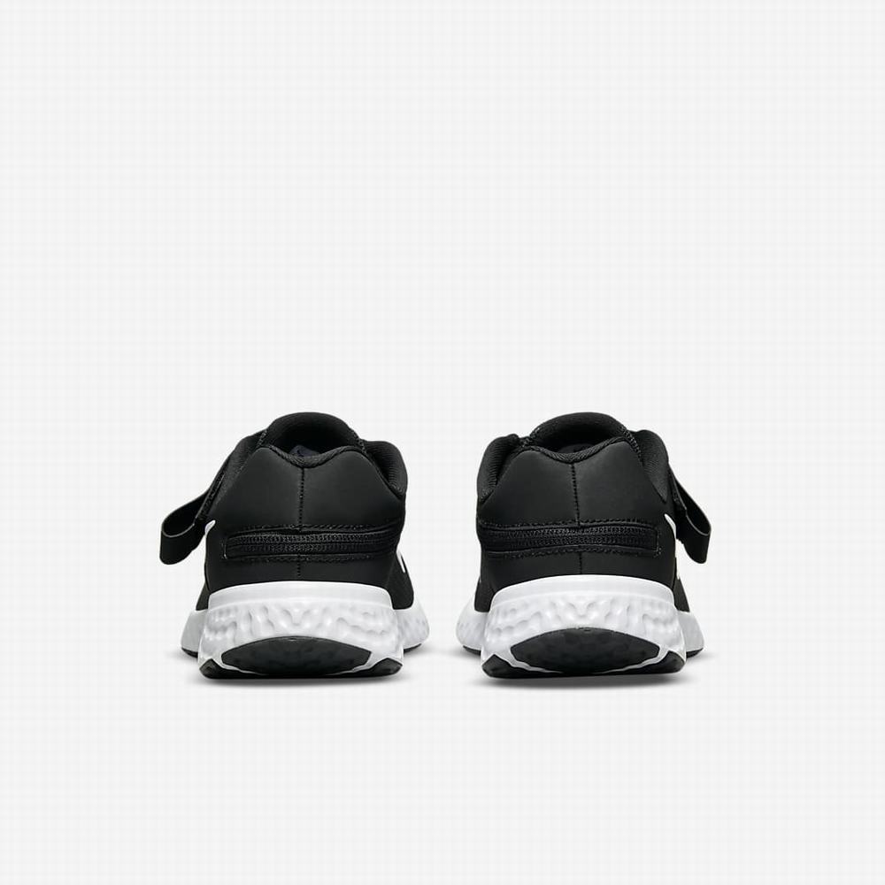 Nike Revolution 6 FlyEase 4E Gyerek Futócipő Fekete Sötétszürke Fehér | NI1097-R97