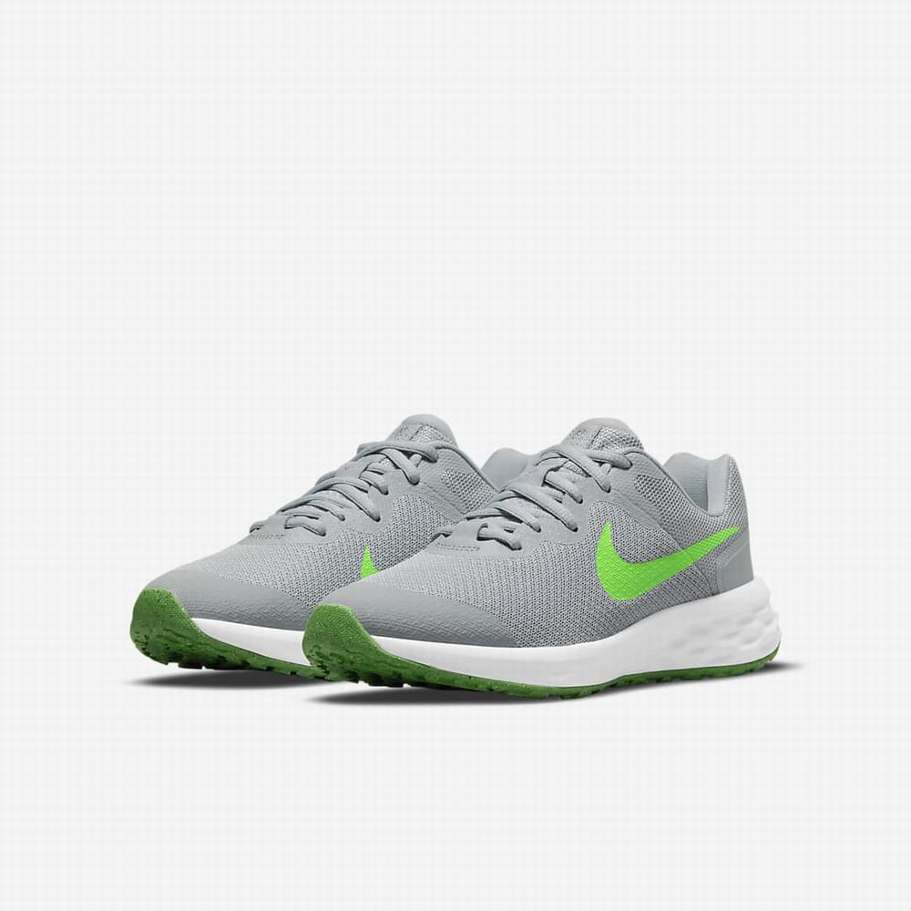 Nike Revolution 6 Gyerek Futócipő Világos Szürke Sötétszürke Zöld | NI5380-J81