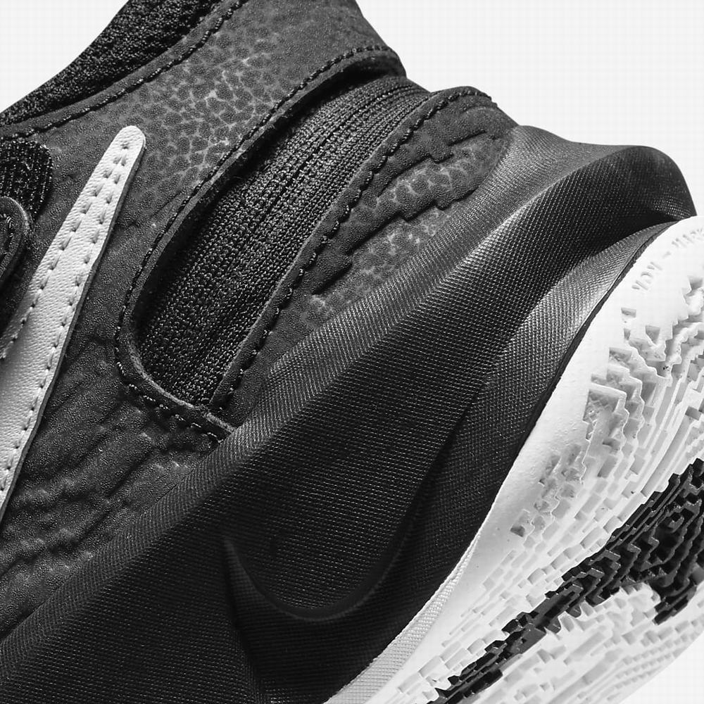 Nike Team Hustle D 10 FlyEase Gyerek Kosárlabda Cipő Fekete Fehér Metal Titán | NI9452-U41