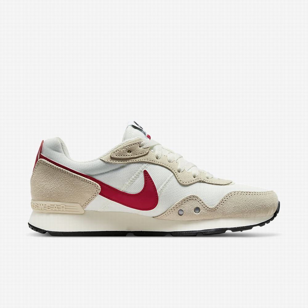 Nike Venture Runner Női Utcai Cipő Bézs Fehér Fekete Piros | NI0679-X94
