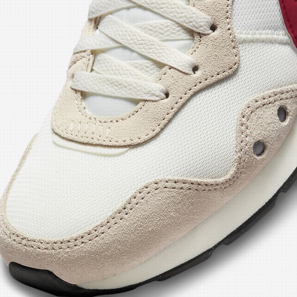 Nike Venture Runner Női Utcai Cipő Bézs Fehér Fekete Piros | NI0679-X94