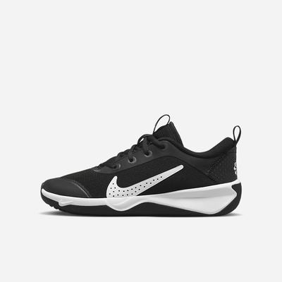 Nike Omni Multi-Court Gyerek Futócipő Fekete Fehér | NI2936-M03